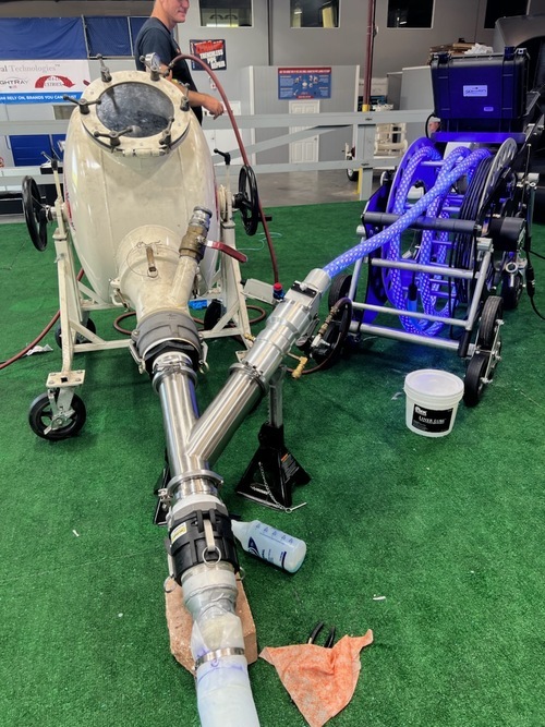 Trenchless pipe repair equipment